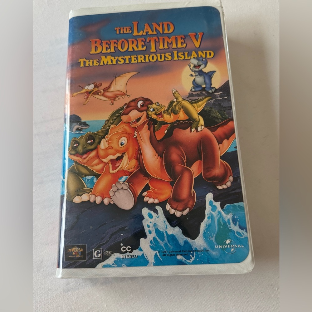 The Land Before Time V: The Mysterious Island VHS